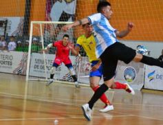 Foto de la galería: El público posadeño disfrutó del desafío mundialista entre Argentina y Colombia