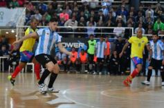 Foto de la galería: El público posadeño disfrutó del desafío mundialista entre Argentina y Colombia