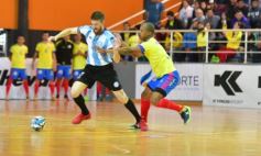 Foto de la galería: El público posadeño disfrutó del desafío mundialista entre Argentina y Colombia