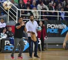 Foto de la galería: El público posadeño disfrutó del desafío mundialista entre Argentina y Colombia