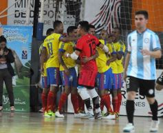 Foto de la galería: El público posadeño disfrutó del desafío mundialista entre Argentina y Colombia
