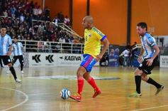 Foto de la galería: El público posadeño disfrutó del desafío mundialista entre Argentina y Colombia