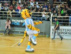 Foto de la galería: El público posadeño disfrutó del desafío mundialista entre Argentina y Colombia