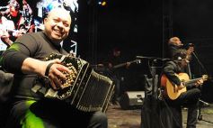 Foto de la galería: “Baile de mi tierra” convirtió a la plaza en una gran peña