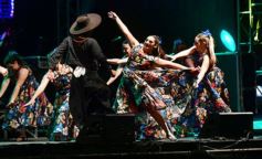 Foto de la galería: “Baile de mi tierra” convirtió a la plaza en una gran peña