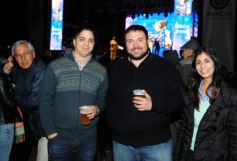 Foto de la galería: “Baile de mi tierra” convirtió a la plaza en una gran peña