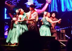Foto de la galería: “Baile de mi tierra” convirtió a la plaza en una gran peña