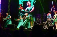 Foto de la galería: “Baile de mi tierra” convirtió a la plaza en una gran peña