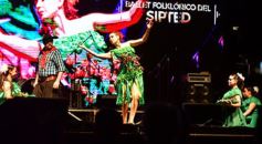 Foto de la galería: “Baile de mi tierra” convirtió a la plaza en una gran peña