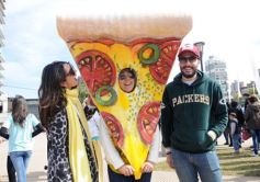 Foto de la galería: Solidaridad en la costanera posadeña: récord en elaboración y venta de pizza