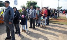 Foto de la galería: Solidaridad en la costanera posadeña: récord en elaboración y venta de pizza