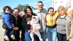 Foto de la galería: Solidaridad en la costanera posadeña: récord en elaboración y venta de pizza