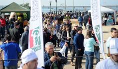 Foto de la galería: Solidaridad en la costanera posadeña: récord en elaboración y venta de pizza