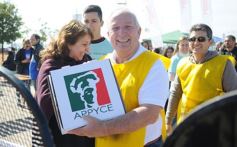 Foto de la galería: Solidaridad en la costanera posadeña: récord en elaboración y venta de pizza