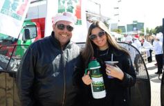 Foto de la galería: Solidaridad en la costanera posadeña: récord en elaboración y venta de pizza