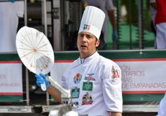 Foto de la galería: Solidaridad en la costanera posadeña: récord en elaboración y venta de pizza