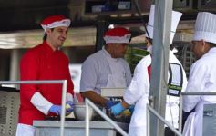 Foto de la galería: Solidaridad en la costanera posadeña: récord en elaboración y venta de pizza