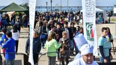 Foto de la galería: Solidaridad en la costanera posadeña: récord en elaboración y venta de pizza