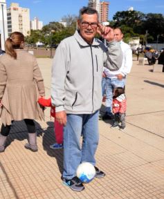 Foto de la galería: Solidaridad en la costanera posadeña: récord en elaboración y venta de pizza