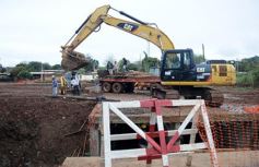 Foto de la galería: Rogelio Frigerio y el gobernador Passalacqua recorrieron las obras del arroyo La Chancha