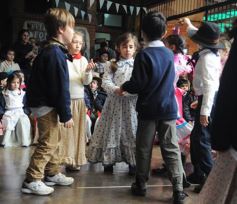 Foto de la galería: Día del Folklore en el Colegio del Carmen: pura tradición y emoción de la mano de los chicos