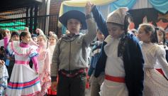 Foto de la galería: Día del Folklore en el Colegio del Carmen: pura tradición y emoción de la mano de los chicos