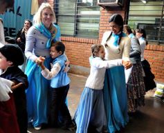 Foto de la galería: Día del Folklore en el Colegio del Carmen: pura tradición y emoción de la mano de los chicos