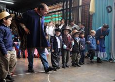Foto de la galería: Día del Folklore en el Colegio del Carmen: pura tradición y emoción de la mano de los chicos
