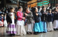 Foto de la galería: Día del Folklore en el Colegio del Carmen: pura tradición y emoción de la mano de los chicos