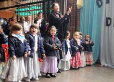 Foto de la galería: Día del Folklore en el Colegio del Carmen: pura tradición y emoción de la mano de los chicos