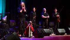 Foto de la galería: Emoción y talento: el Chango Spasiuk presentó su nuevo disco en el Teatro Lírico