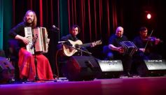 Foto de la galería: Emoción y talento: el Chango Spasiuk presentó su nuevo disco en el Teatro Lírico