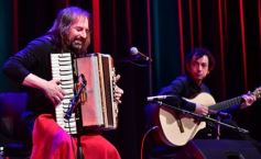 Foto de la galería: Emoción y talento: el Chango Spasiuk presentó su nuevo disco en el Teatro Lírico