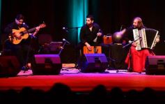 Foto de la galería: Emoción y talento: el Chango Spasiuk presentó su nuevo disco en el Teatro Lírico