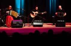 Foto de la galería: Emoción y talento: el Chango Spasiuk presentó su nuevo disco en el Teatro Lírico