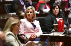 Foto de la galería: Legislatura: Misiones se adhirió a la ley nacional que regula los contratos del sector público