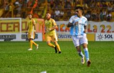 Foto de la galería: Las postales del debut del Colectivero en el Argentino A