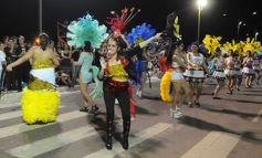 Foto de la galería: Un clásico, la Estudiantina posadeña, brilló como siempre en la costanera