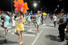 Foto de la galería: Un clásico, la Estudiantina posadeña, brilló como siempre en la costanera