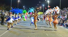 Foto de la galería: Un clásico, la Estudiantina posadeña, brilló como siempre en la costanera