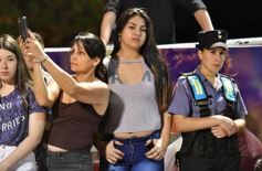 Foto de la galería: Un clásico, la Estudiantina posadeña, brilló como siempre en la costanera