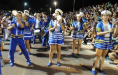 Foto de la galería: Un clásico, la Estudiantina posadeña, brilló como siempre en la costanera