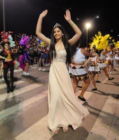 Foto de la galería: Un clásico, la Estudiantina posadeña, brilló como siempre en la costanera