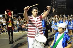 Foto de la galería: Un clásico, la Estudiantina posadeña, brilló como siempre en la costanera