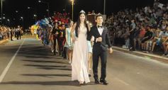 Foto de la galería: Un clásico, la Estudiantina posadeña, brilló como siempre en la costanera