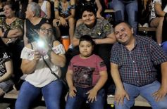 Foto de la galería: Un clásico, la Estudiantina posadeña, brilló como siempre en la costanera