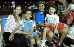 Foto de la galería: Un clásico, la Estudiantina posadeña, brilló como siempre en la costanera