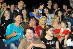 Foto de la galería: Un clásico, la Estudiantina posadeña, brilló como siempre en la costanera