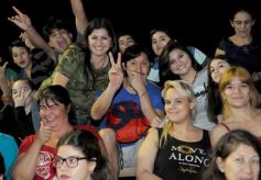 Foto de la galería: Un clásico, la Estudiantina posadeña, brilló como siempre en la costanera