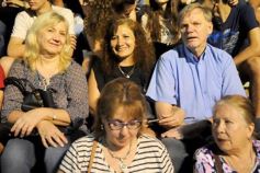 Foto de la galería: Un clásico, la Estudiantina posadeña, brilló como siempre en la costanera